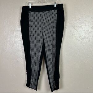 Chicos Zenergy Ankle Pants Womens Medium 2 Black‎ White Abstract Ruched Leg